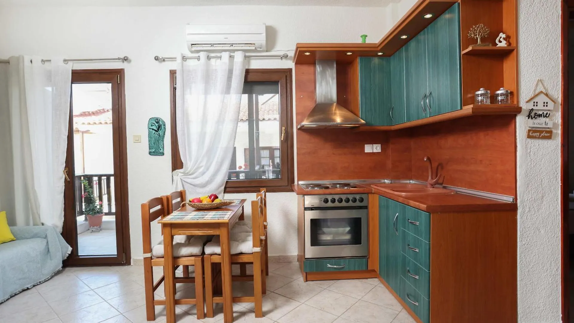 Cozy Apartment In Polychrono